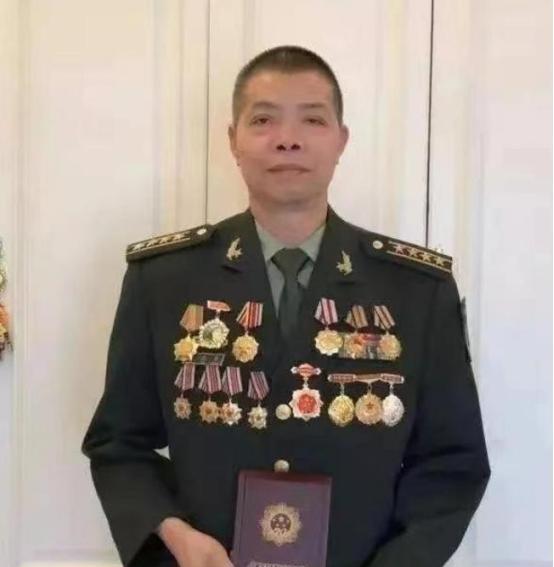 1985年，我军侦察兵隆志勇过境侦察，不料被巡逻越军认出，朝他开了一枪，见子弹命