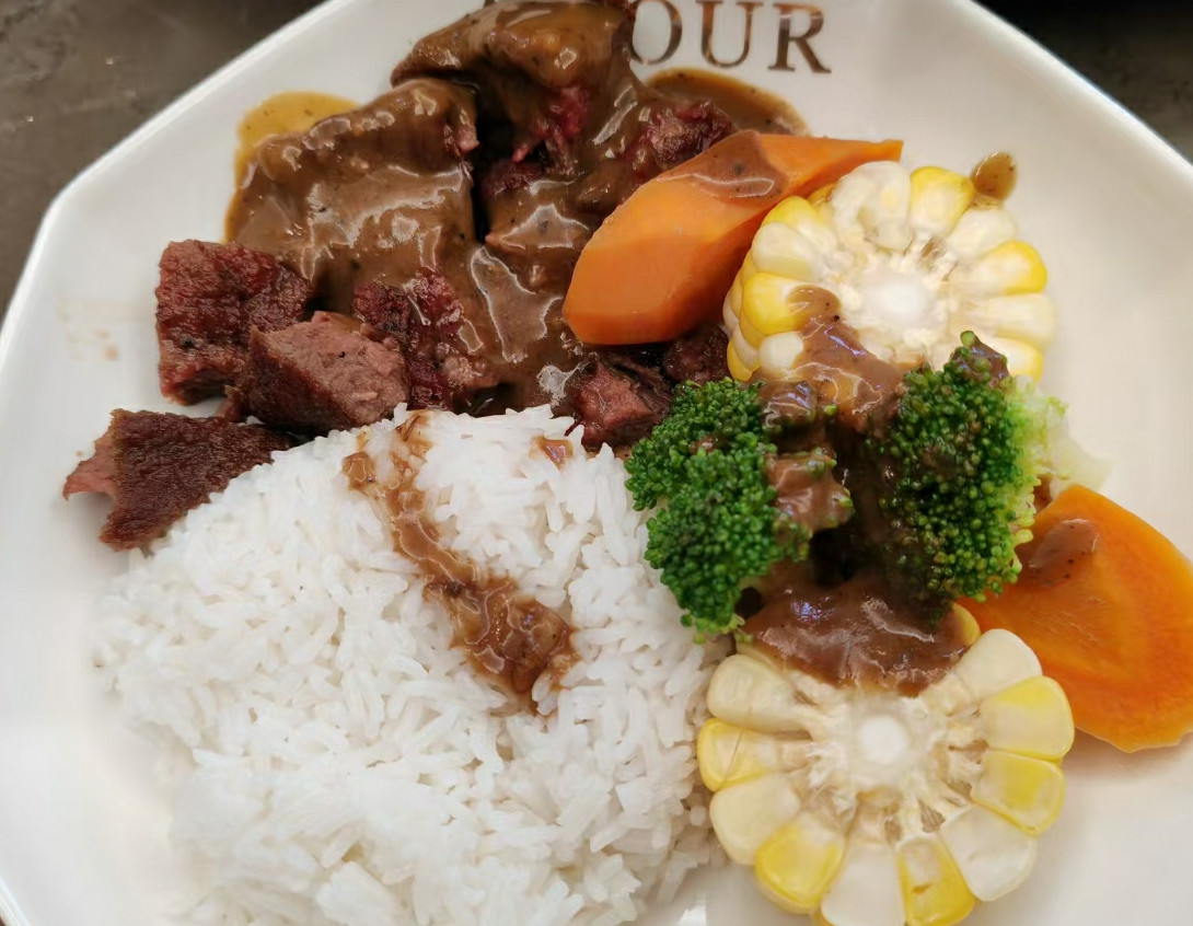 躺又躺不平，卷又卷不赢，仰卧起坐腰又不行...