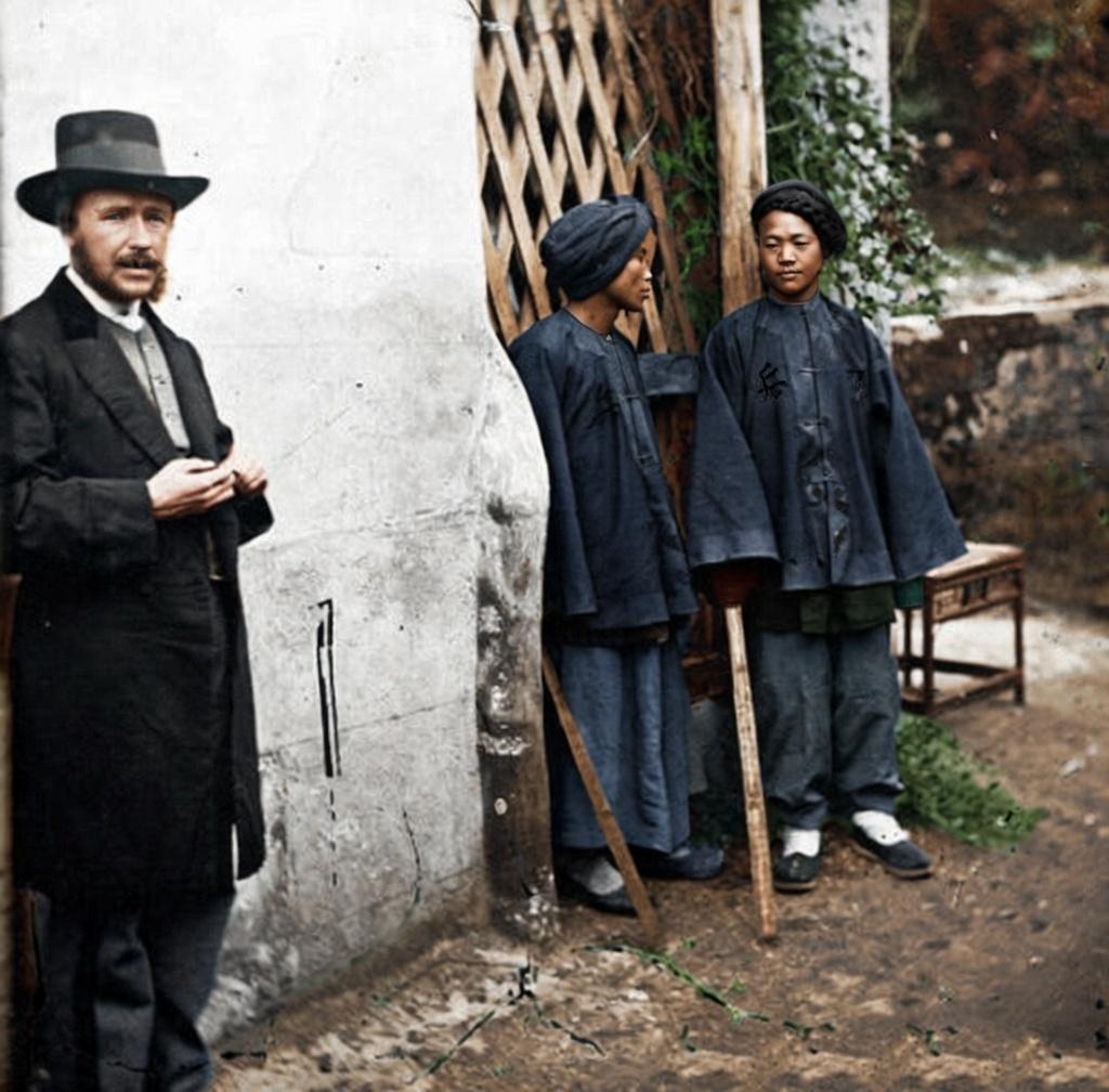 这张照片是苏格兰摄影师约翰·汤姆森于1871年在福建厦门拍摄的，被认为是中国最早