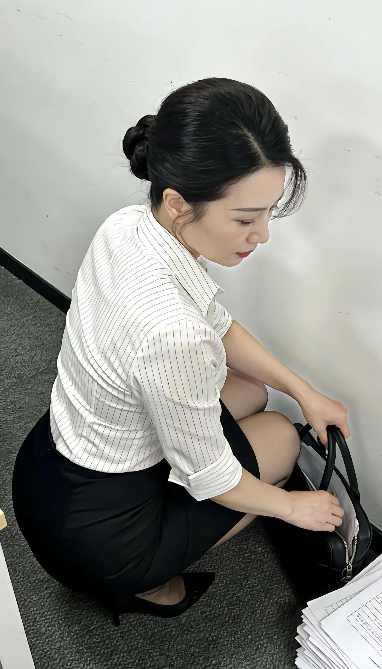 唯独不从夫得权得势得名得利唯独不能整日情情爱爱落得人财两空咱女人就是要