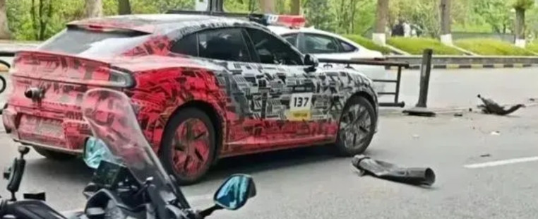 华为智驾为啥被攻击？汽车跟手机还是不一样的，手机一开始就是苹果占绝对优势对功能了