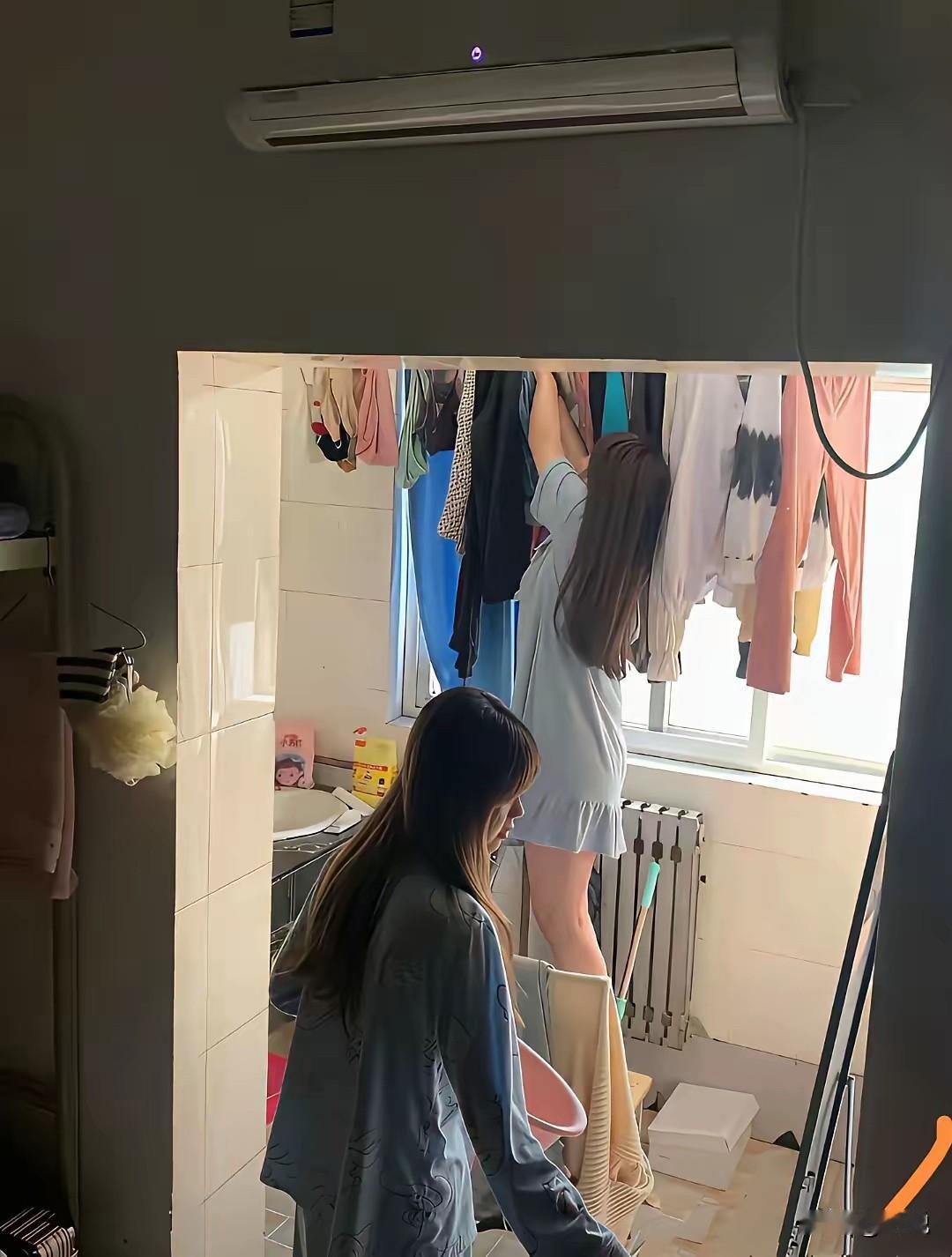 跟她们合租需要注意点什么[滑稽笑]