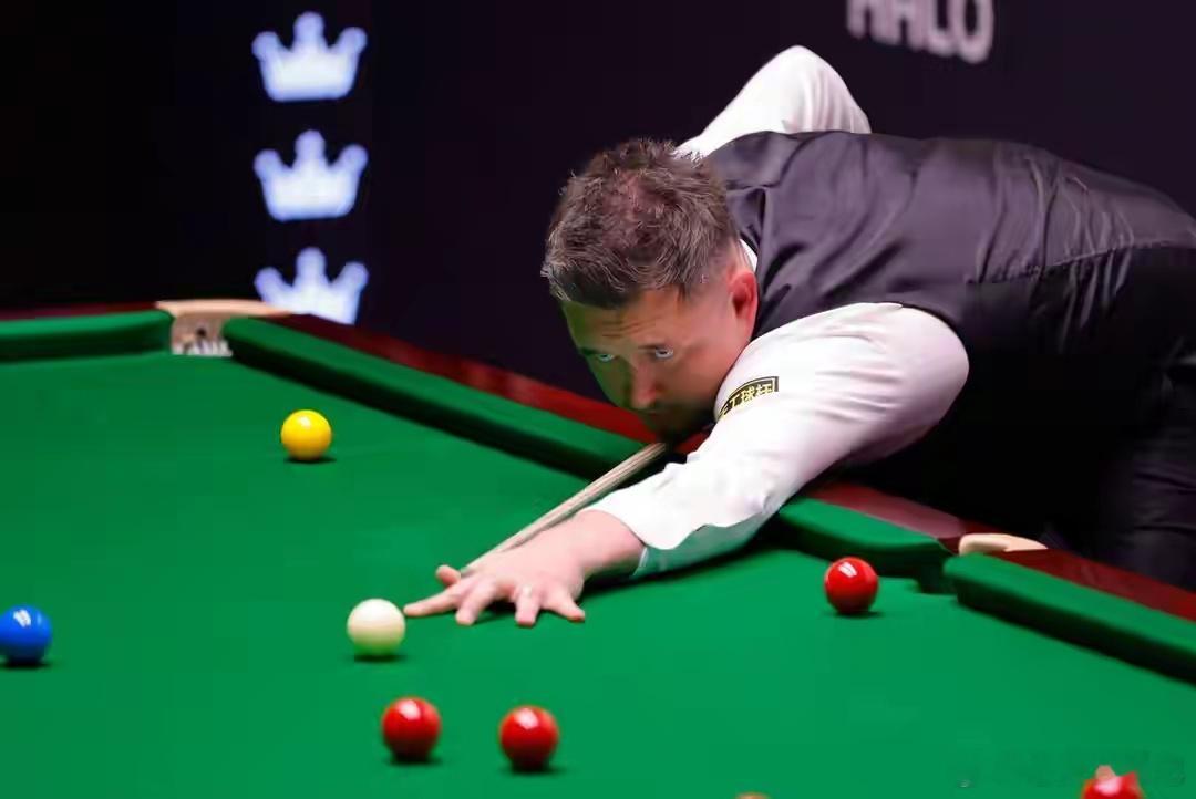 世锦赛25日凌晨战报，4-4,9-7，赵心童丁俊晖难分胜负，艾伦领先北京时间4月