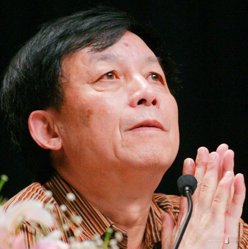 80岁的易中天，声泪俱下的给68岁的日本作家东野圭吾哭丧：“绝对不可以，先生怎么