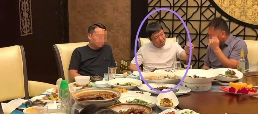 贾冰私人饭局被“同桌人”偷拍上网! 律师: 偷拍者最高可拘10日