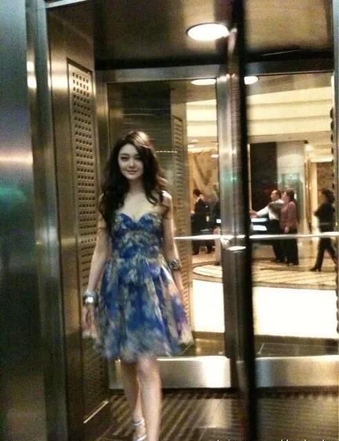 熙媛，一年了，不知道从什么时候开始，养成了不停翻看你微博的习惯，身体累到不行的时