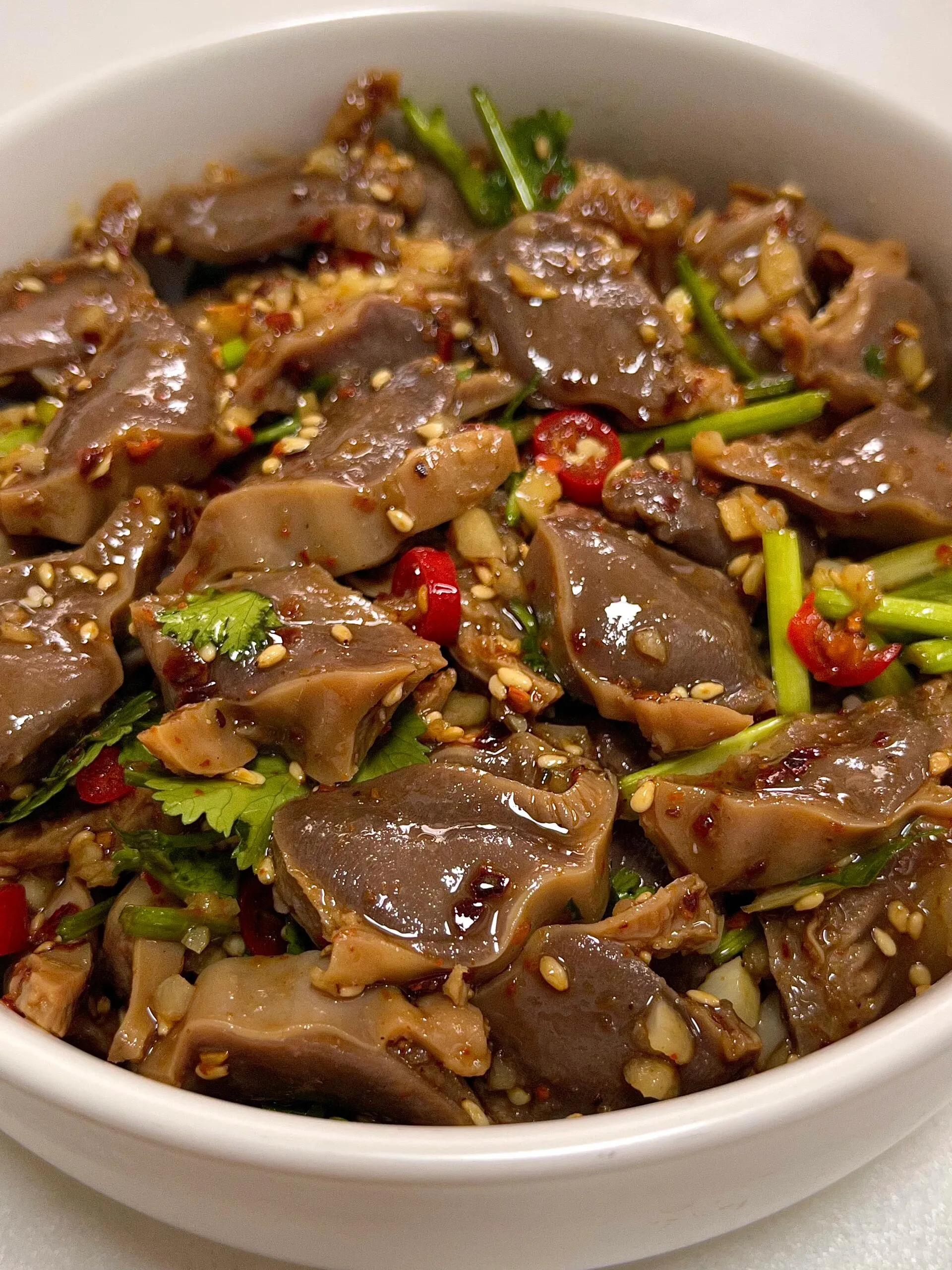 辣到嘶哈嘶哈！这凉拌鸡胗太上头了！