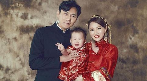 当年，50岁的伊能静做完超声波，给秦昊打电话：“老公，我的子宫很健康，就是卵子数