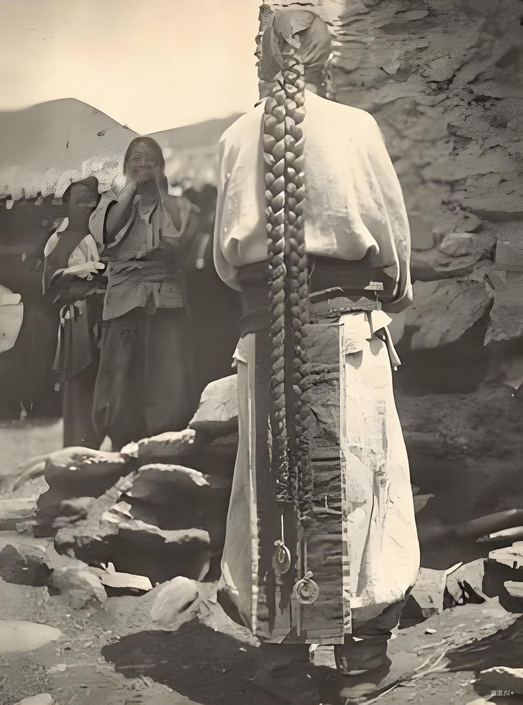 清朝男人的大辫子，睡觉碍事只是小问题，脏才是真要命。这辫子哪像偶像剧里那么油光水