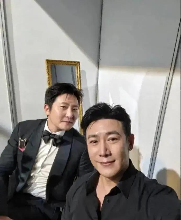 娱乐圈最稳的夫妻，女方都“退出了”娱乐圈。你看鲍蕾和鲍莉。姐姐鲍蕾，