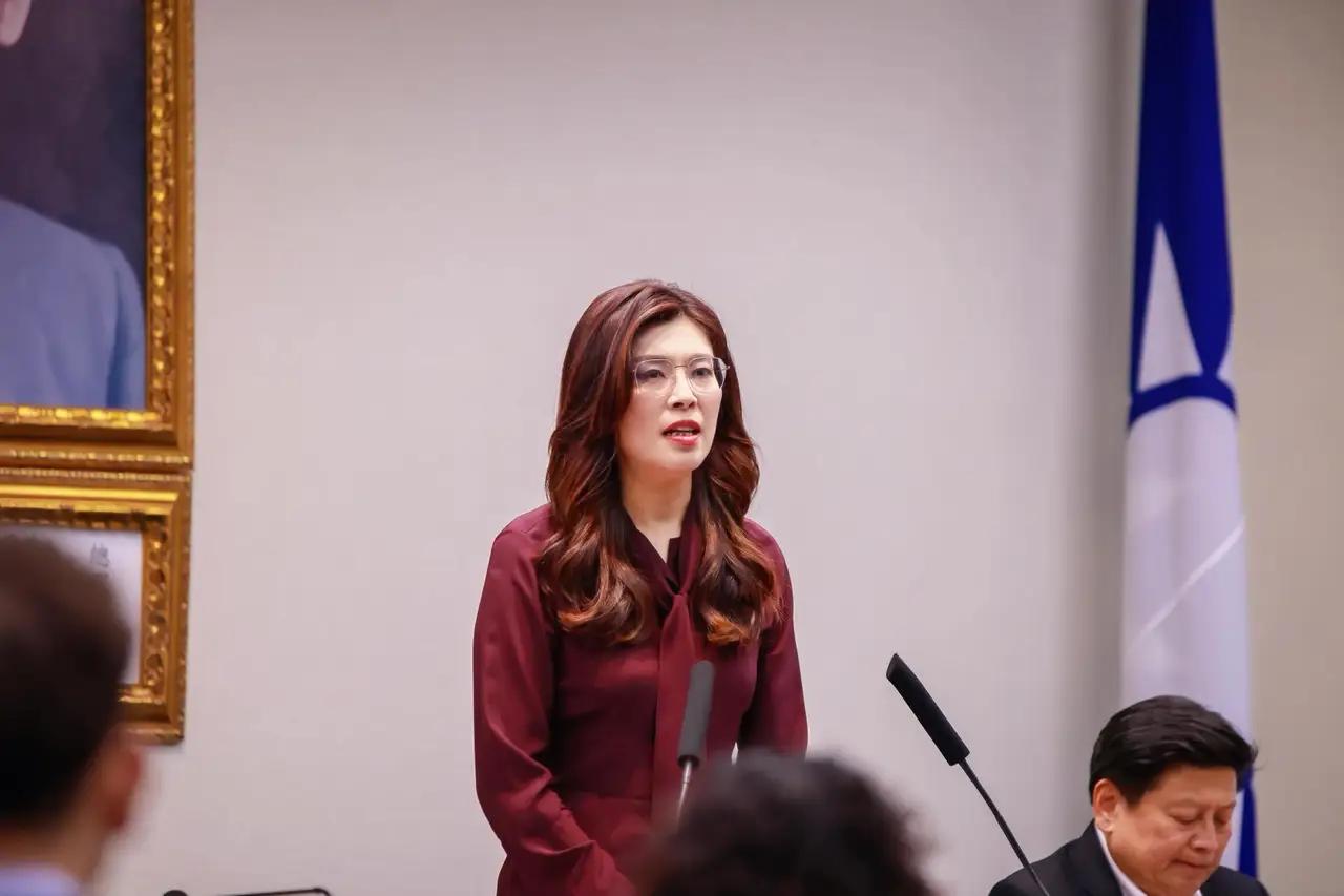 国民党内斗迅速扩大，郑丽文腹背受敌，且看赵少康如何表演？最近国