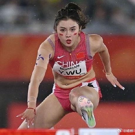 《吴艳妮亚运会夺铜，起跑反应0.192秒，赛后吴艳妮哭了：给今天比赛打100分，对比三年前，自己在体