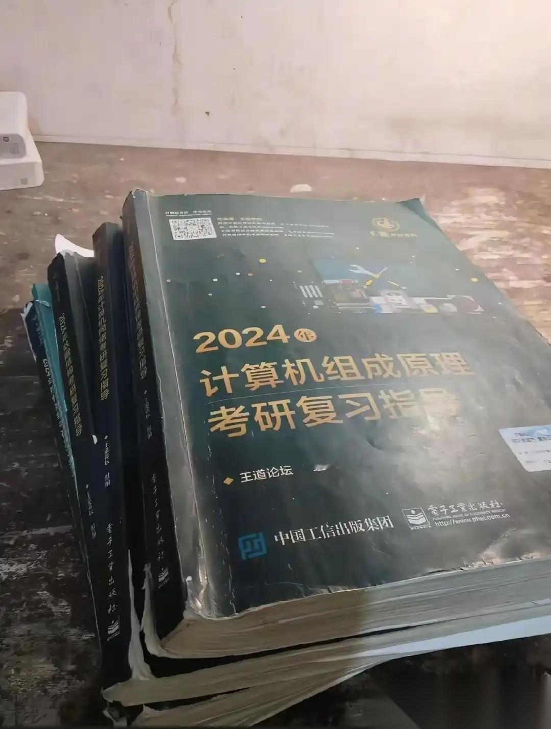 吵翻天！湖南湘西，一男生从大山中走出来考上大学，而毕业后，他不想再回去，就走上考