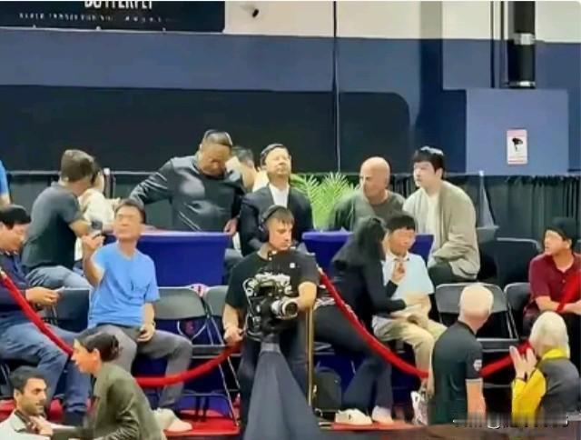 教练组说了，目前是最佳阵容，你瞎操什么心？你比教练组还牛逼吗？出国打球就一定