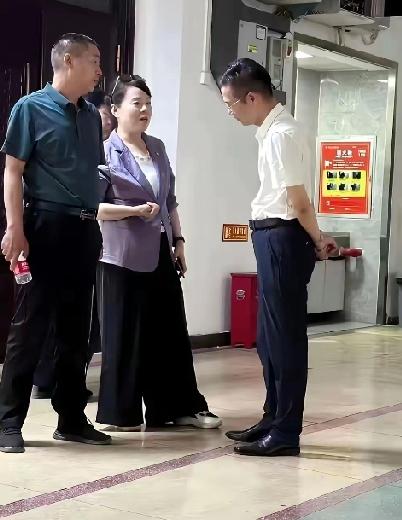 等了六年！许妈终于捅破了天！33年的档案库正式打开，那些尘封的“像纸”不再