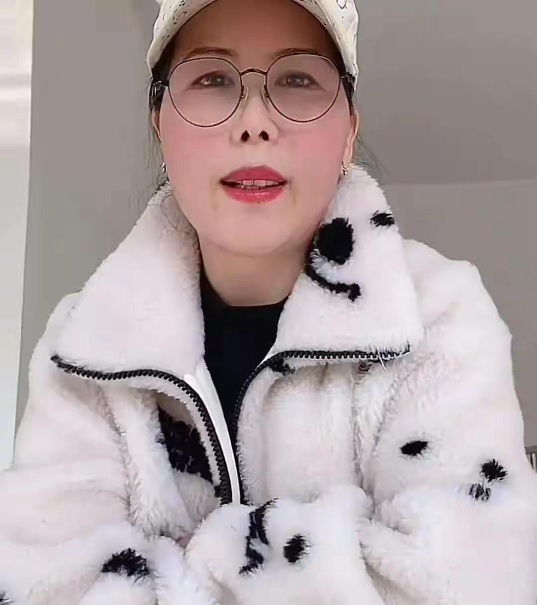 小杨阿姨，跟着小菲学会了很多，她说老板是她的恩人，的确，人家就是那么实在，实话实