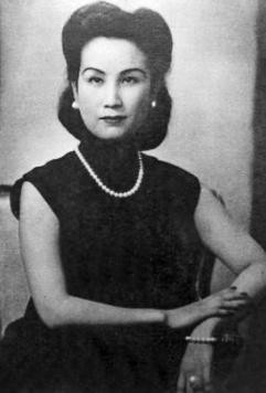 1935年，孙中山之子孙科，对离异的蓝妮一见钟情，还向她求婚，已有3个孩子的蓝妮