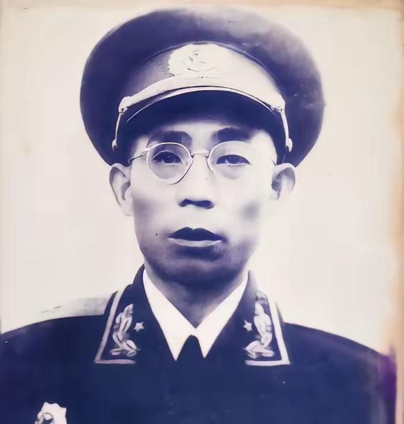 1936年，红军团长李文清未救援骑兵排，贺龙下令：“直接枪毙”。临刑前，刘伯承却