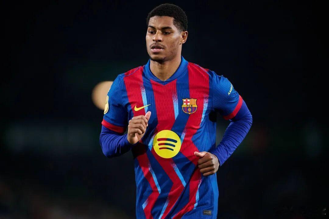 巴萨想留拉什福德却遇阻！曼联咬死3000万欧不降价据《每日体育报》消息，巴萨对租