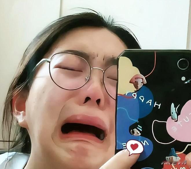 “穷人就不配打游戏吗？”女大学生王者充贵7贫困生资格被取消网上有一名辅导员