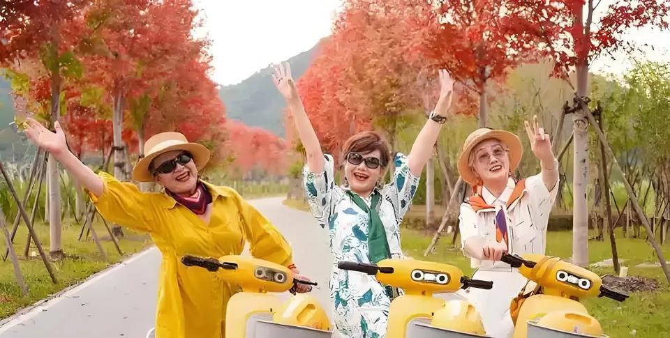 上海，62岁妻子发现，67岁的丈夫和50岁的闺蜜好上了，还多次给她大额转账，妻子