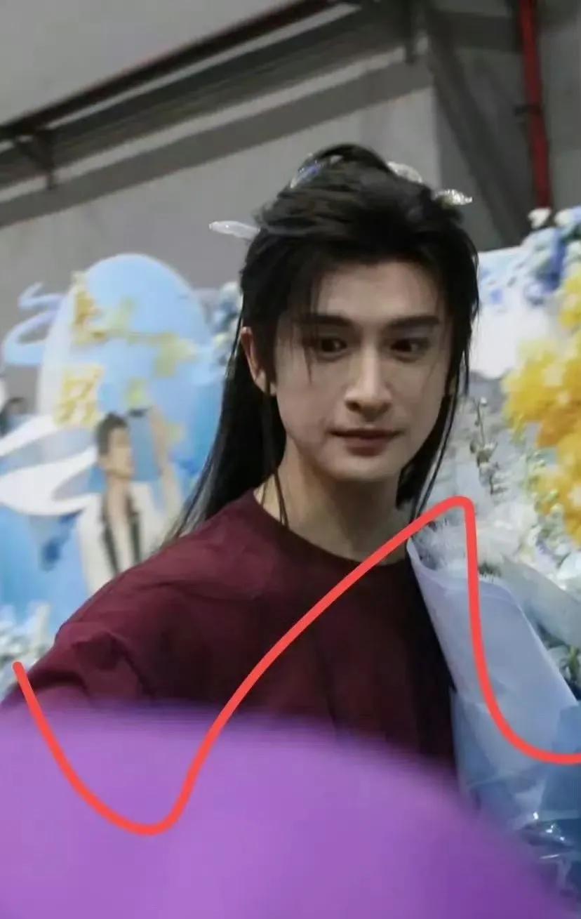 张云龙这个状态来演古偶不太行吧[捂脸哭]自从搭刘诗诗演了《淮水竹亭》，连张云龙都有