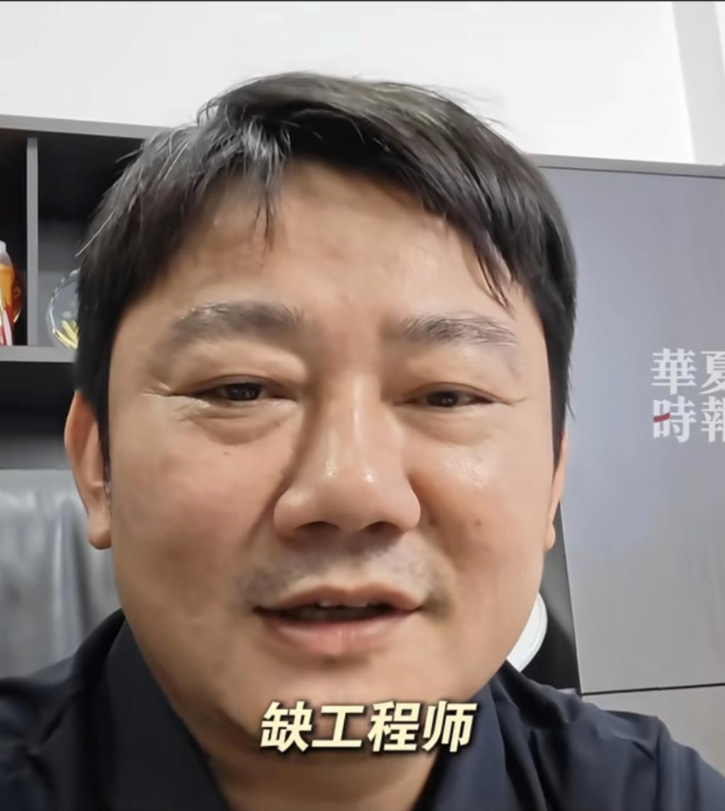 张雪真是个谜 见过太多趋利避害的老板。有钱就高调扩张。亏钱就裁员降薪、压缩福