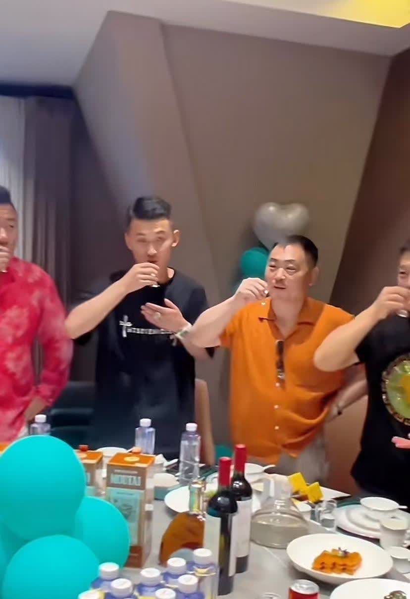 这网红圈的风向变得可真快！想当初，西安那位小松哥去年浩浩荡荡地去了趟沛县，当地朋