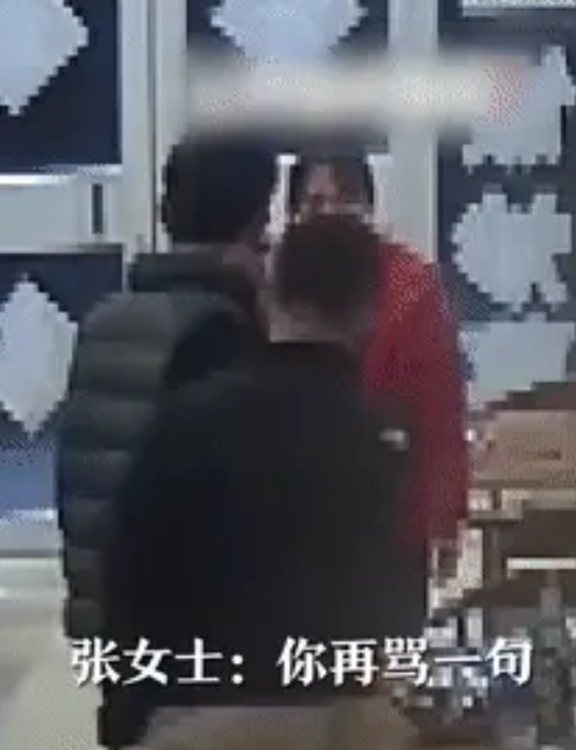 迟来的正义！山东，女子开店被醉酒乘客挑衅并动手，一开始女子还忍着，不料对方变本加