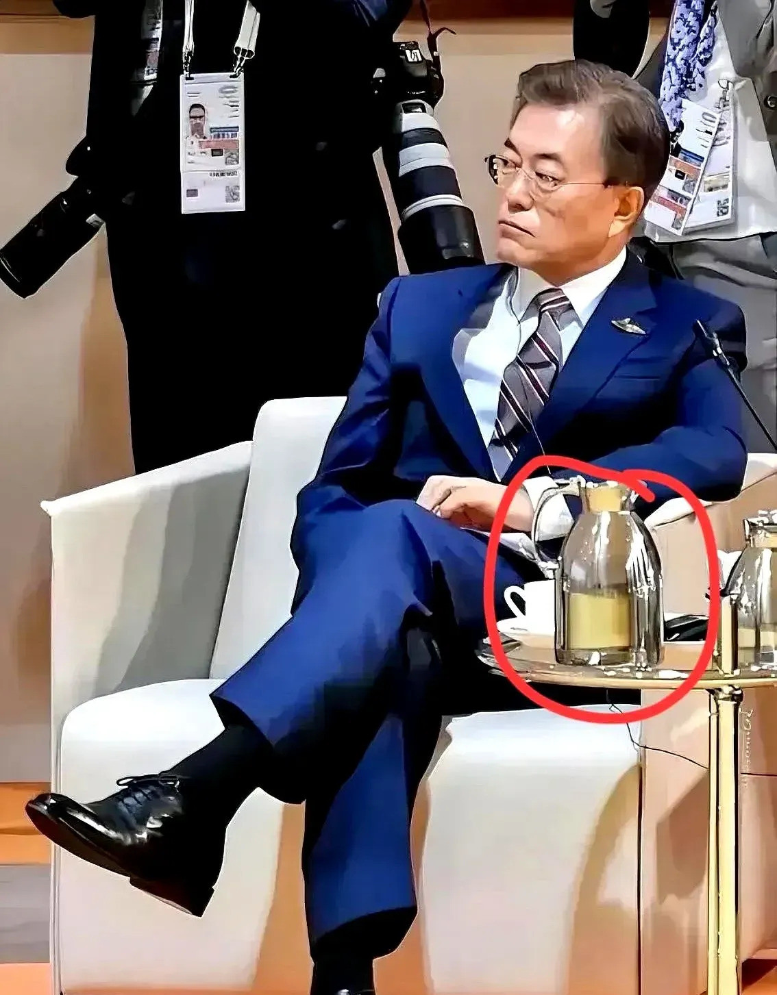 文在寅突然现身国会搞事情---万