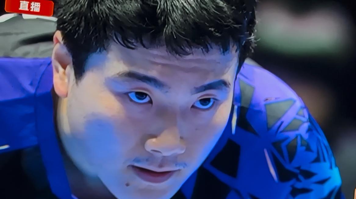 太扬眉吐气了！2026伦敦世乒赛男团四分之一决赛，梁靖崑以3-0完胜安宰贤，