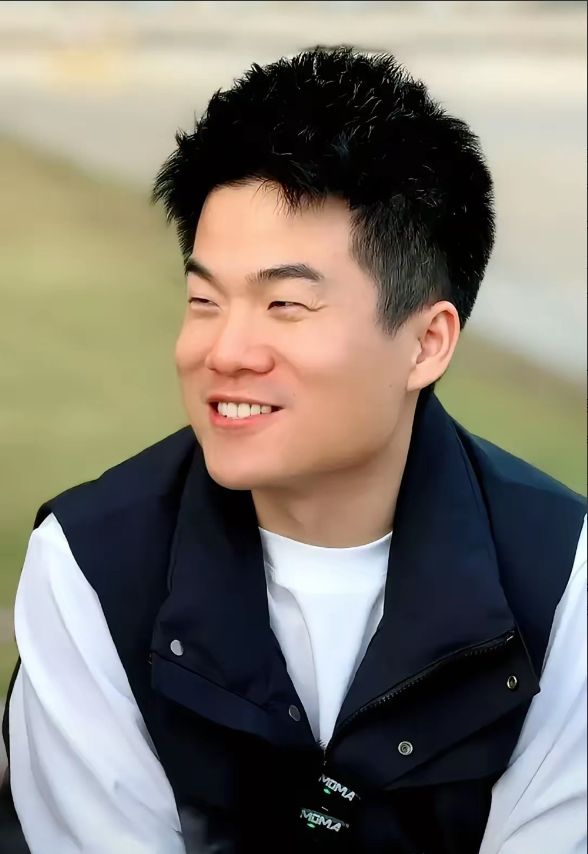 董宇辉直播间卖货，被一条评论噎得哑口无言：“你不是不喜欢卖货吗？怎么还卖货？”