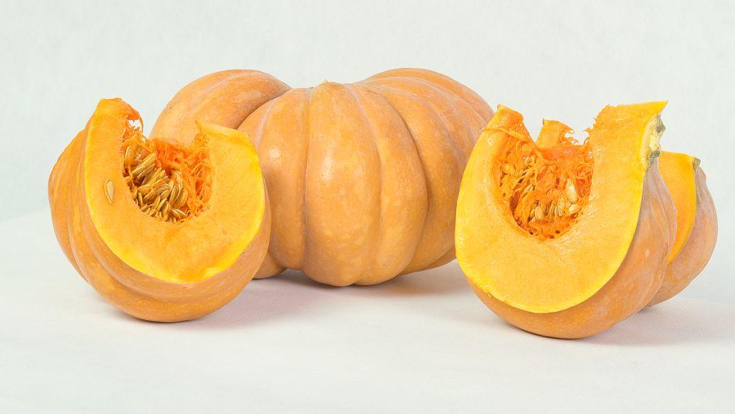 肝硬化患者注意了！医生发现常吃南瓜，身体可能悄悄变好。这不起眼的蔬菜，竟能带来