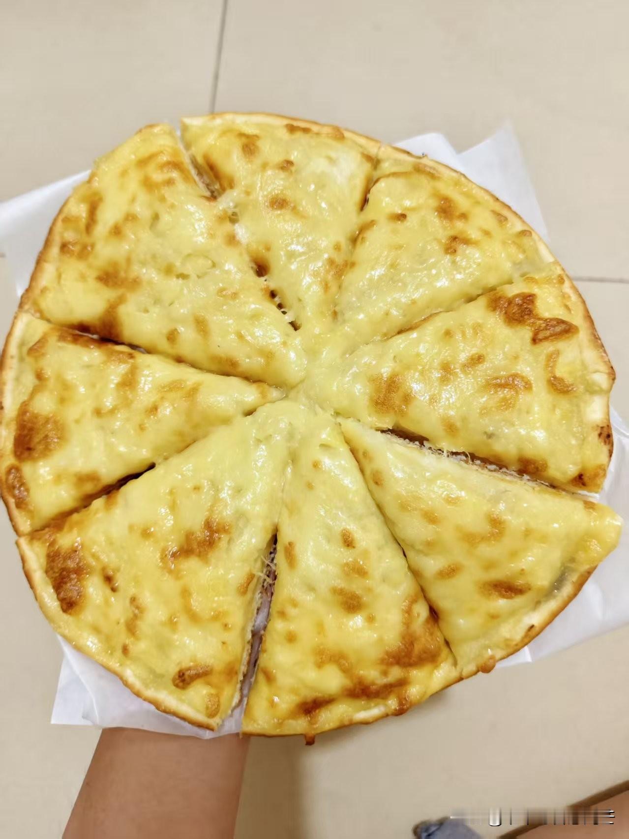 谁懂啊!馋榴莲披萨馋到半夜,果断翻出冰箱里的冷冻榴莲和现成饼底,说干就干,主打一