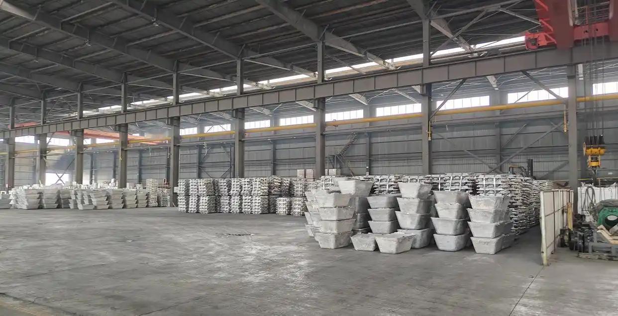 这实在说不过去啊，美国多家车企因缺铝原料而停产，可中国并未对铝实施管控，理应不存