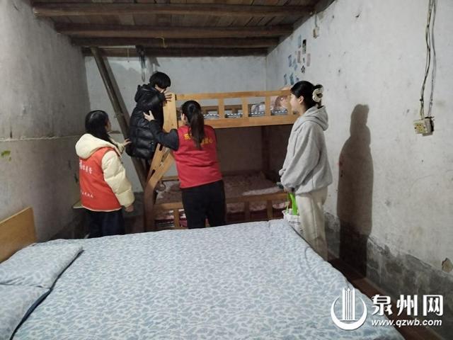 寒冬送暖：多方接力助困境家庭焕新颜 一家六口告别挤床生活
