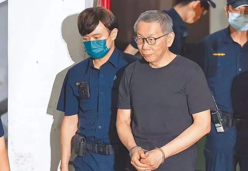 柯文哲是台湾所谓民主政治的照妖镜？柯文哲被民进党下狠手，要关28年，现年66岁