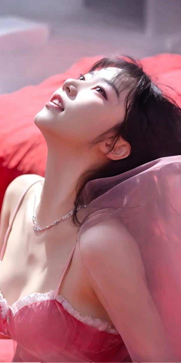 一个志同道合的友友，给我发消息，是一个有趣下联：联语如红杏迎日，求上联：[赞]