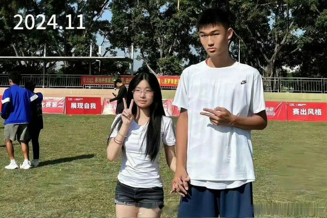 从高中到大学，女朋友渐渐成为了自己攀不上的样子，美成女明星。