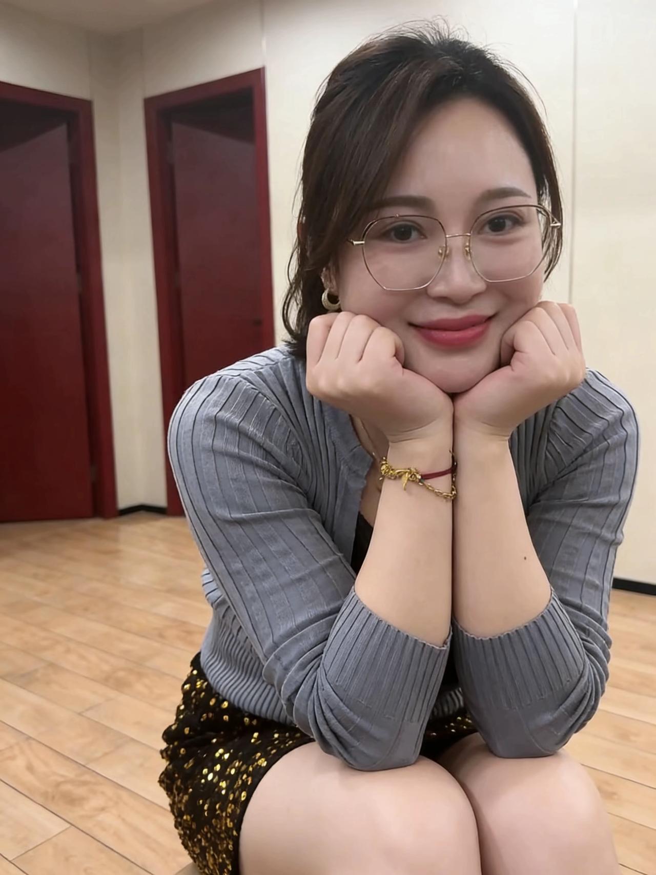 日常小片段，松弛感拉满，眼镜一戴，自在状态不请自来😎