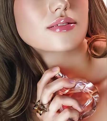 一位外国白人女子说：中国人简直是完美的人类进化体，他们身上没有丝毫体味，腋下也没