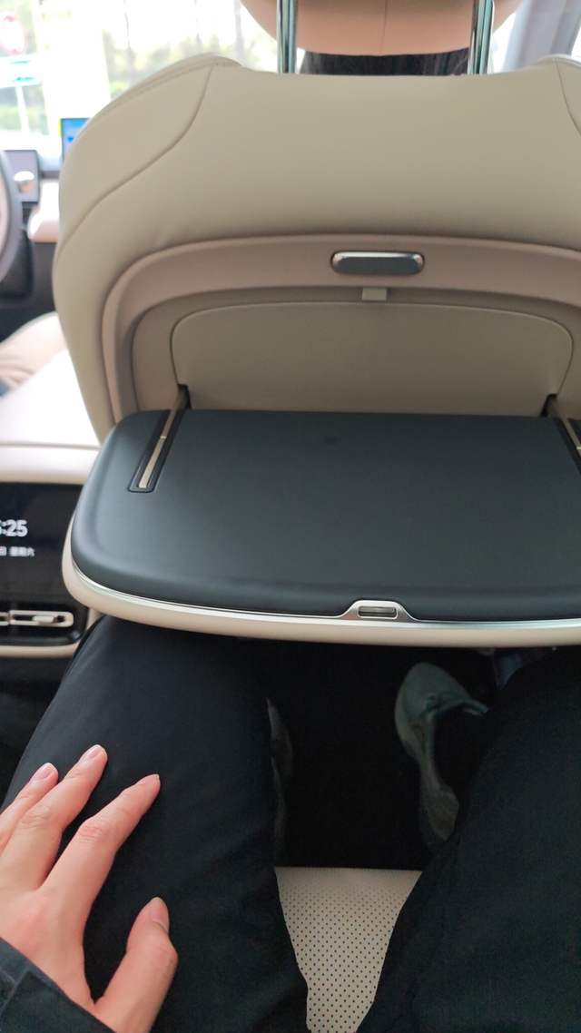 试驾的感受之前是开问界m5非智驾版的，后备箱太小了加没有办法升级智驾考虑换车