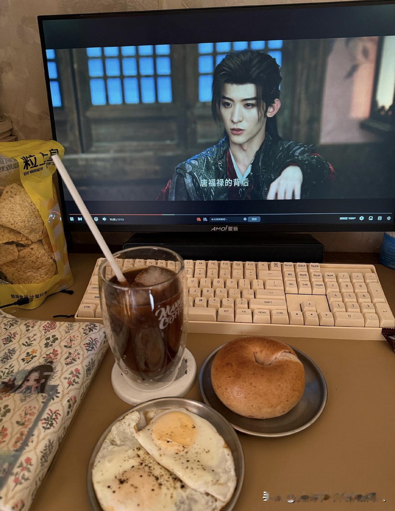 我竟然这么堕落！一个快更年期的妇女，昨天下午竟然抱着手机一口气刷了三个多小时短