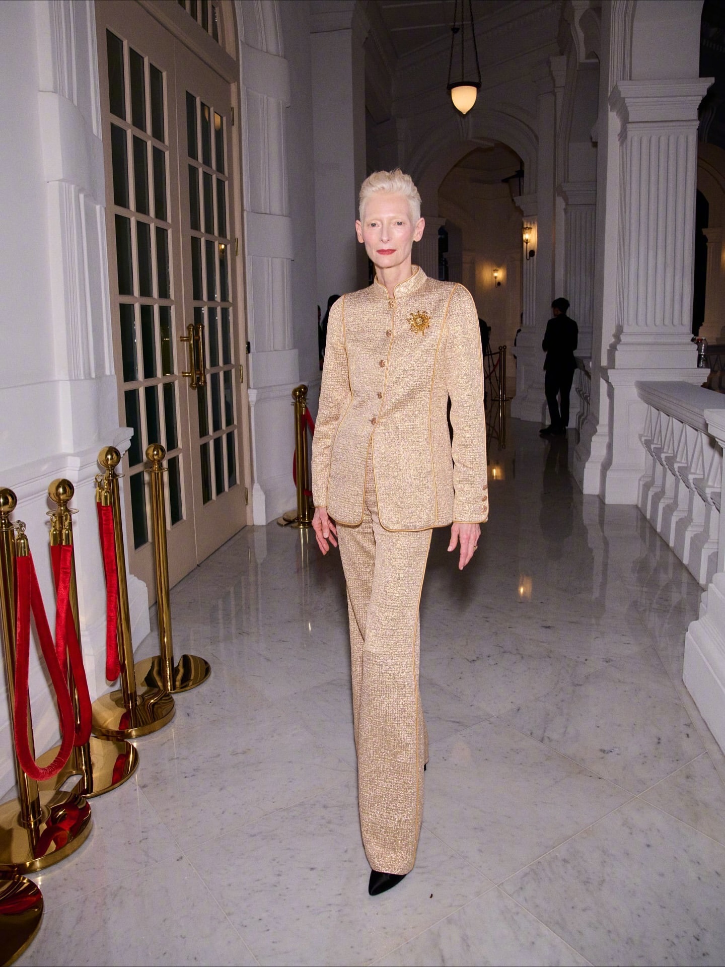 出席在新加坡莱佛士酒店举行的CHANEL2026早春度假系列发布秀的：女王Ti