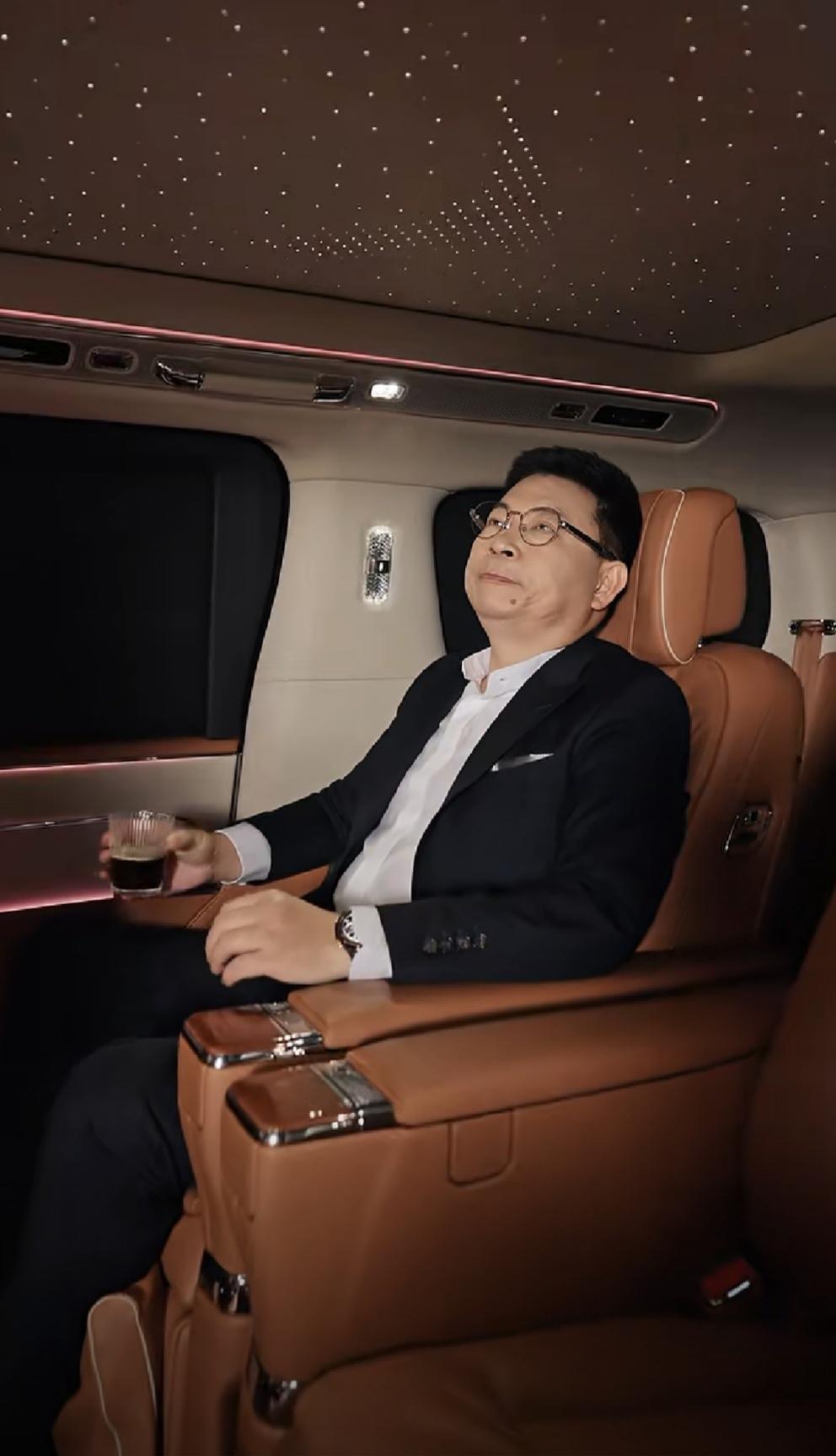 今年以来，鸿蒙智行推出多款大车，新问界M9、智界V9、享界G9、尊界V800/V