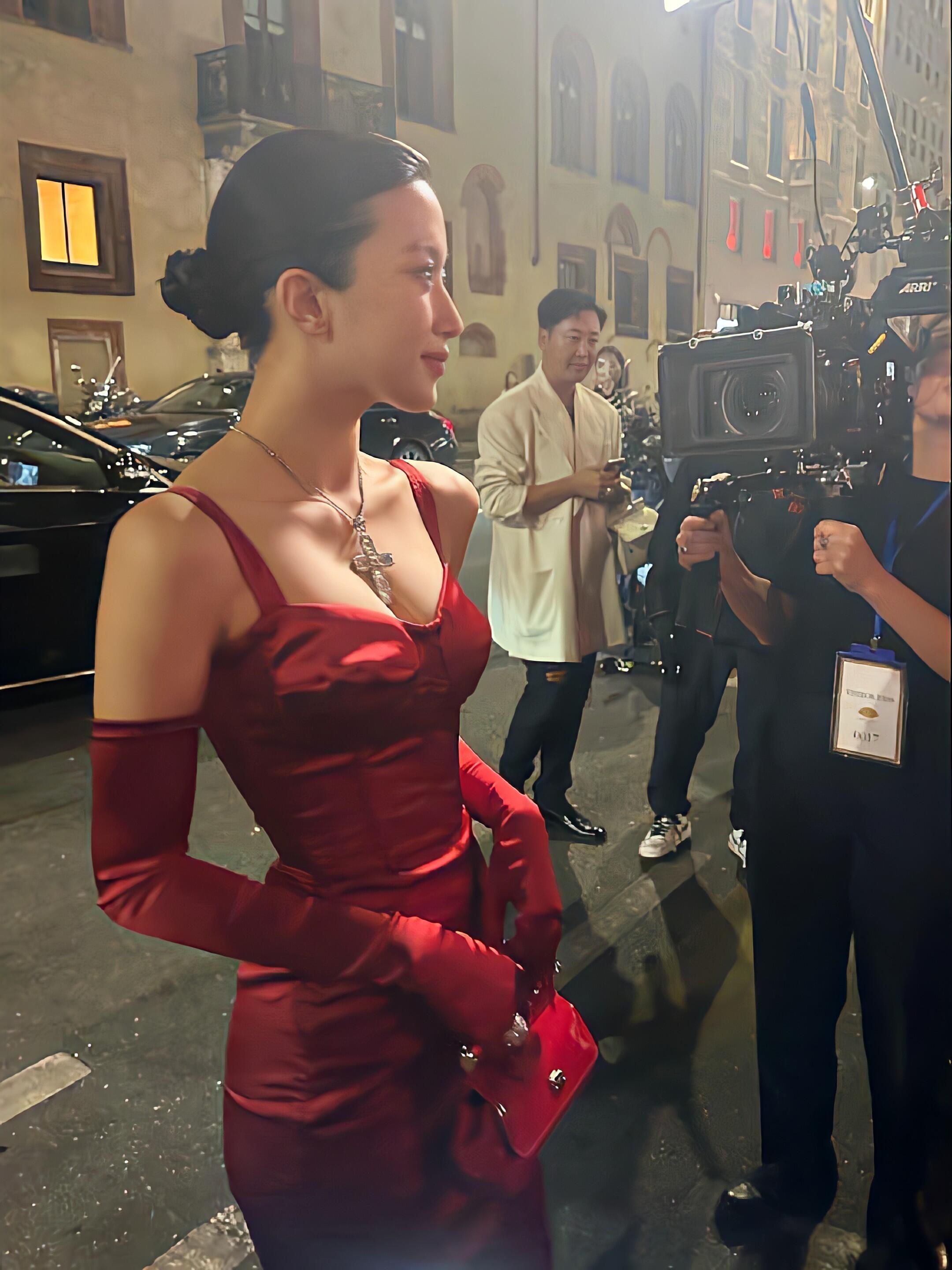 如果能同时换脸蛋和身材我第一位想到的就是….