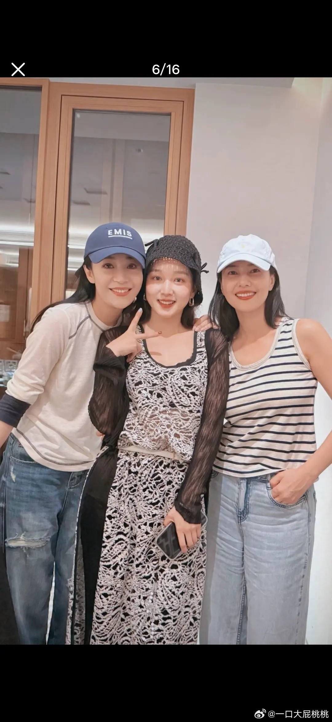 夏露跟高圆圆聚餐合影，她俩居然认识