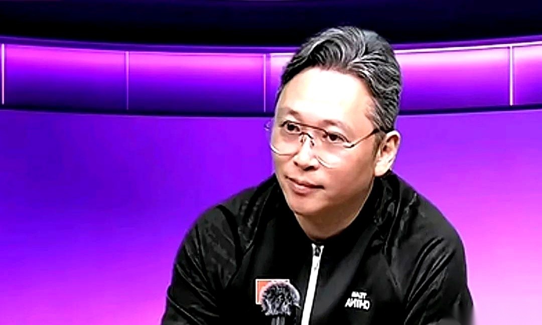 上海海港在亚冠客场6比4击败了泰超球队拉查武里。解说员周亮直接放话，说这对手弱到哪怕换上海泽天去踢都
