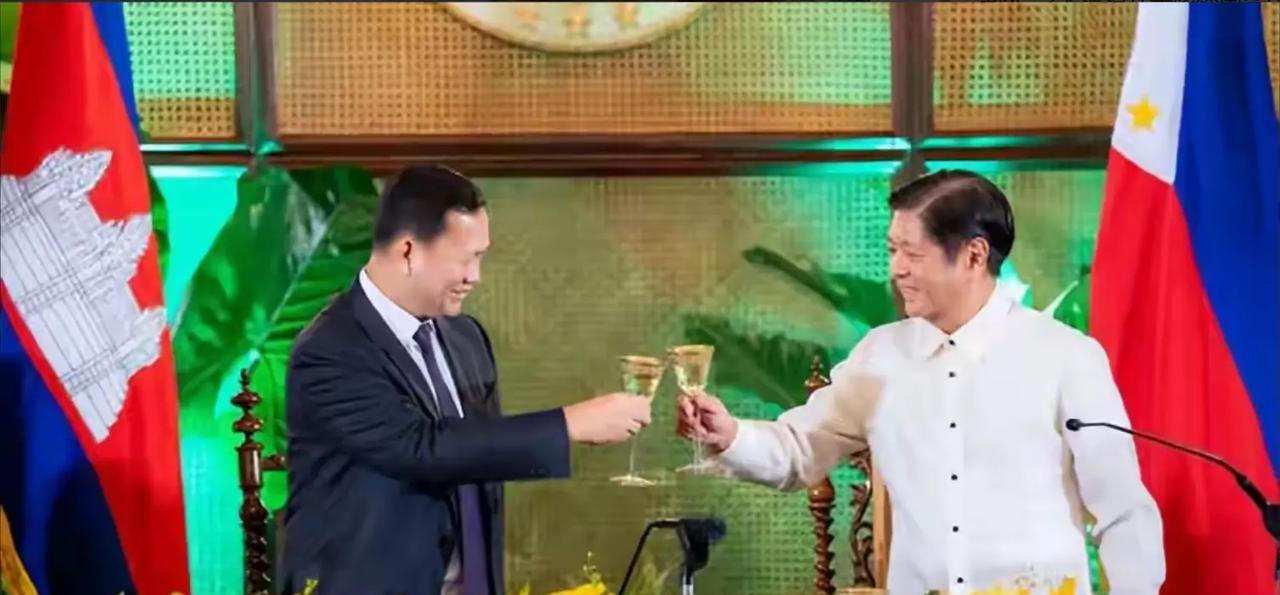 菲律宾总统小马科斯访问柬埔寨，恰逢柬埔寨德崇机场启用之际，9月9日启用，当天菲律