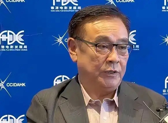 尔冬升终于把内娱的底裤扒了，他问，你们真当观众是傻子？他说，现在内地的演员太离谱